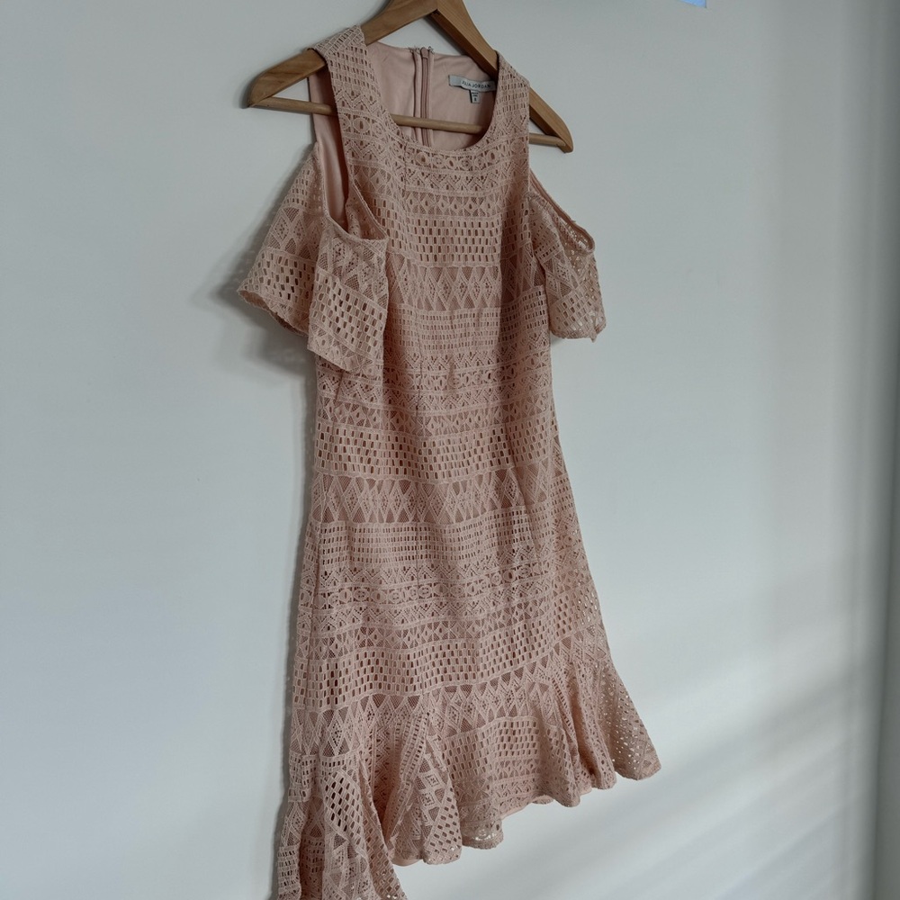Julia Jordan, sz 8, short dress. Could be boho feel. Only wore once! Pale pink.
